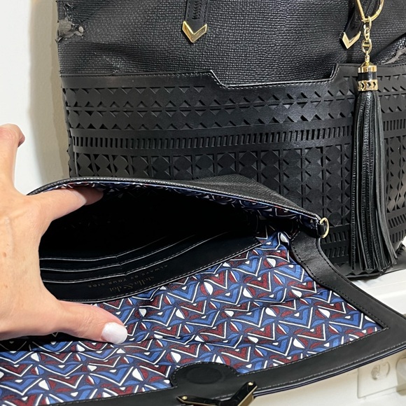 Black shoulder bag with cute tassel and slim marching clutch - Picture 3 of 4